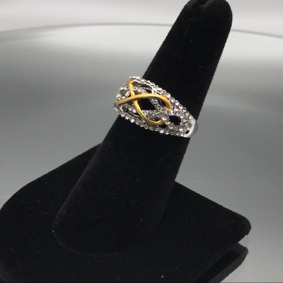 Delicate White Gold Plated Infinity Ring Sz 7 NWOT - Picture 7 of 8